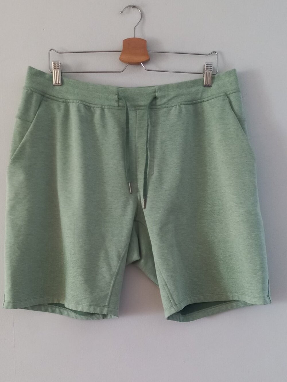 LULULEMON Men's Wasabi shorts